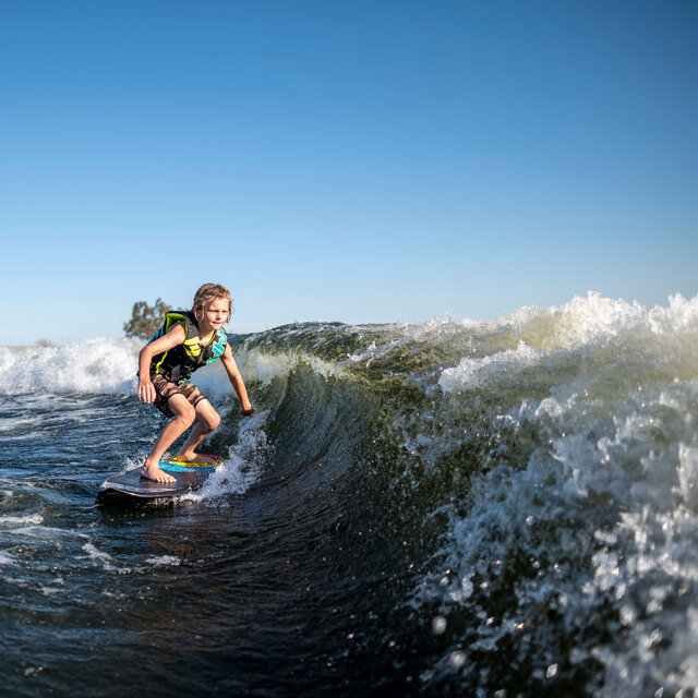 How Should I Stand on a Wakesurf Board?